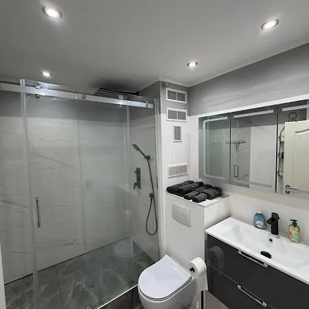Modernes Mit Panoramaview & Balkon In Lage Apartamento