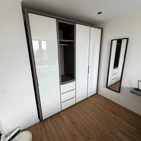 Modernes Mit Panoramaview & Balkon In Lage